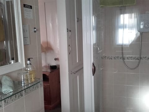 Twin Room, Ensuite (Shower Room) | Bathroom