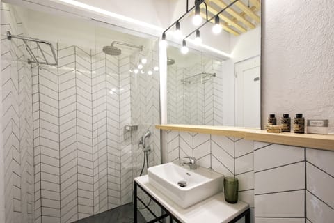 Comfort Double or Twin Room, Garden View | Bathroom | Hair dryer, bathrobes, slippers, towels