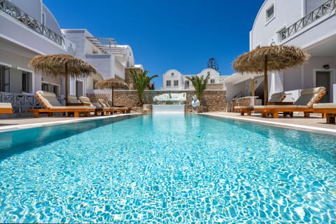 Outdoor pool, pool umbrellas, sun loungers