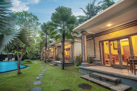 Executive Suite, 1 Bedroom, Pool View | Terrace/patio