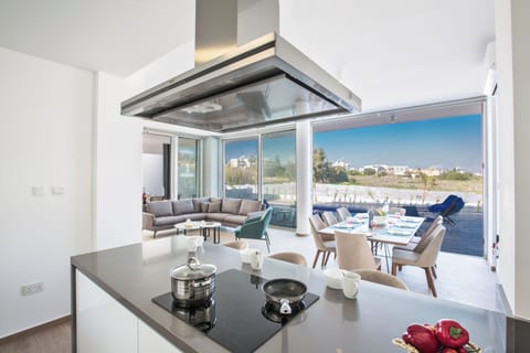 Villa, 5 Bedrooms, Smoking, Private Pool | Dining