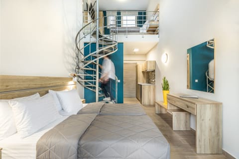 Premium Loft | Desk, blackout drapes, soundproofing, free WiFi