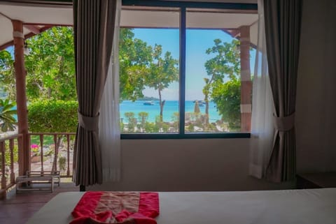 Garden Ocean Front | In-room safe, free WiFi