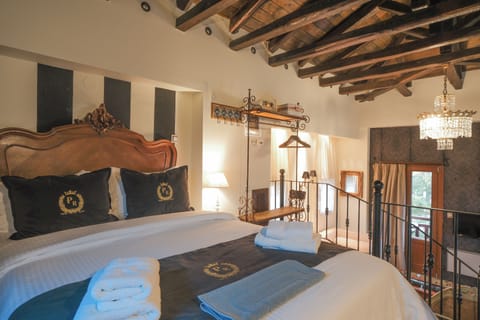 Executive Studio Suite | Hypo-allergenic bedding, individually decorated, individually furnished