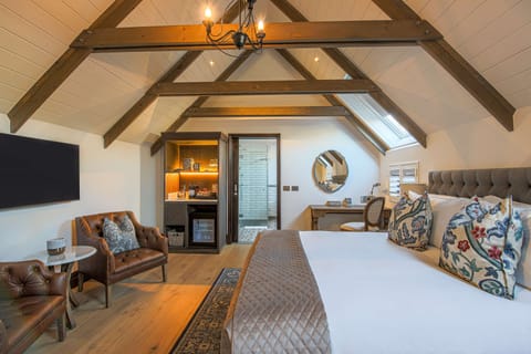 Kuyperhuis Deluxe King Bed Non-Smoking | Premium bedding, minibar, in-room safe, desk