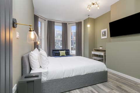 In-room safe, desk, iron/ironing board, free WiFi