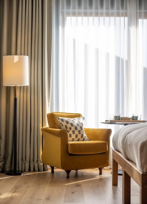 Premium bedding, pillowtop beds, desk, free WiFi