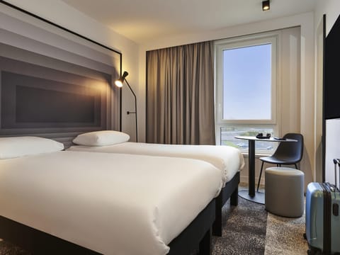 Standard Twin Room, 2 Twin Beds | Premium bedding, pillowtop beds, desk, laptop workspace