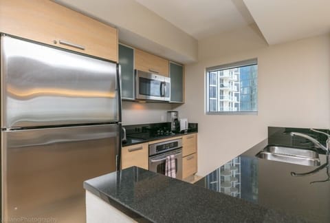 Room, 2 Bedrooms | Private kitchen | Fridge, oven, coffee/tea maker