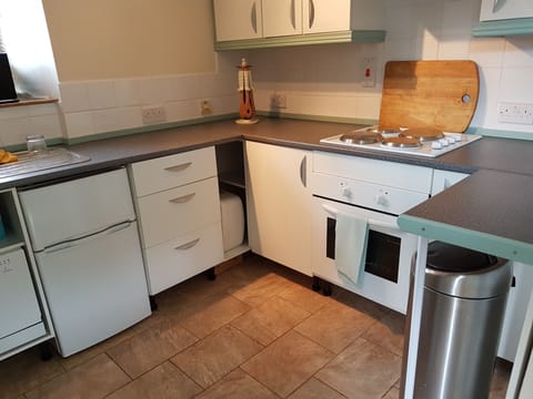 Cottage | Private kitchen | Fridge, microwave, oven, stovetop