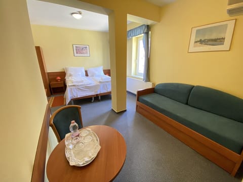 Quadruple Room | Minibar, free WiFi