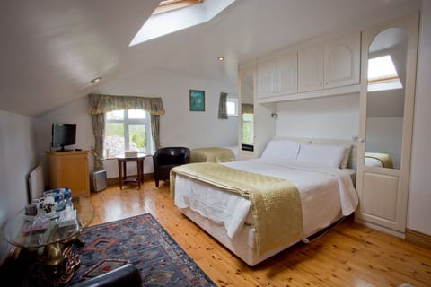 Premium bedding, iron/ironing board, free WiFi, bed sheets