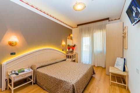 Double or Twin Room | 1 bedroom, desk, free cribs/infant beds, free WiFi