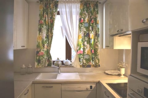 Suite (Two Bedroom Suite) | Bathroom | Towels