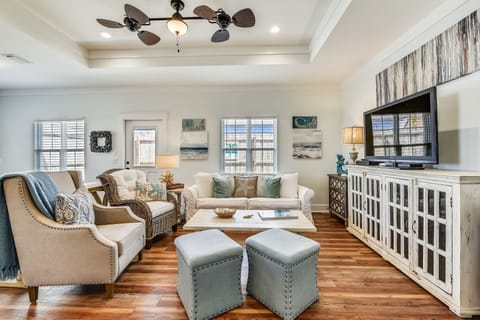 House, 3 Bedrooms | Living area | 32-inch flat-screen TV with cable channels, TV