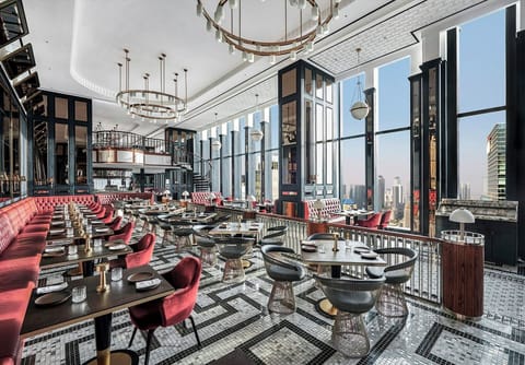4 restaurants; breakfast, lunch, dinner, and brunch served