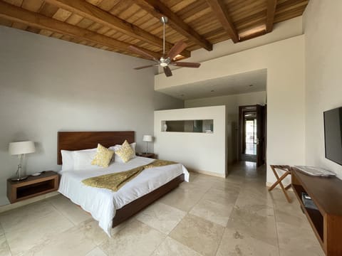 Deluxe Room | In-room safe, free WiFi, bed sheets