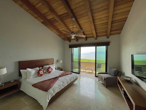 Comfort Room | In-room safe, free WiFi, bed sheets