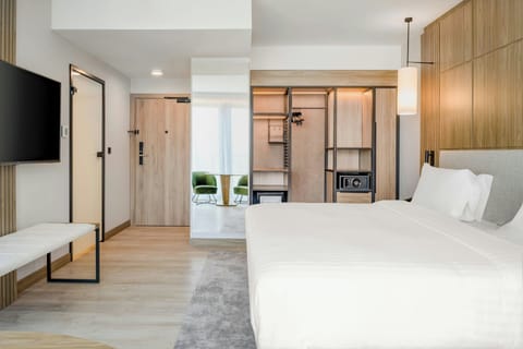 Hypo-allergenic bedding, in-room safe, desk, laptop workspace