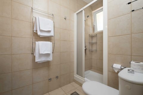 Double Room (Superior Double Room with Balcony) | Bathroom | Shower, towels