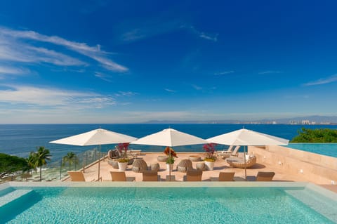 2 outdoor pools, sun loungers