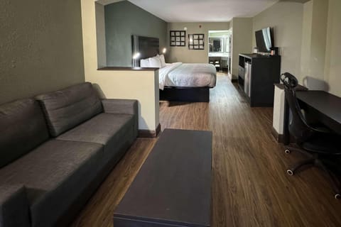 Suite, 1 King Bed with Sofa bed | Desk, iron/ironing board, free WiFi, bed sheets