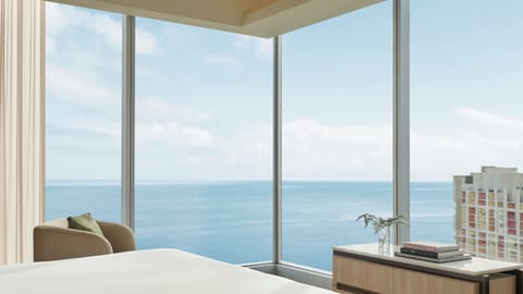 Grand Room, 1 King Bed, Sea View | Beach/ocean view