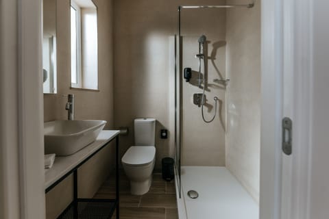 Shower, free toiletries, hair dryer, towels