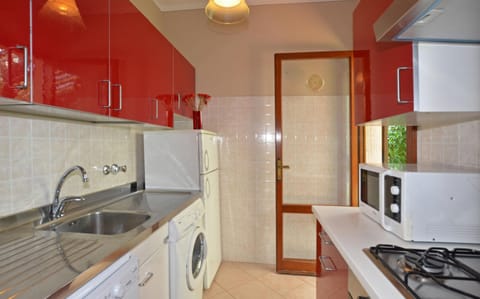 Family House, Multiple Bedrooms, 2 Bathrooms (Casa Rosalba) | Private kitchen | Oven, stovetop, dishwasher, coffee/tea maker