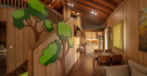 Cribs/infant beds, free WiFi, bed sheets