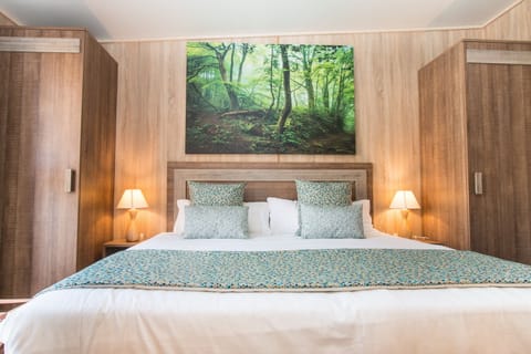 Cribs/infant beds, free WiFi, bed sheets