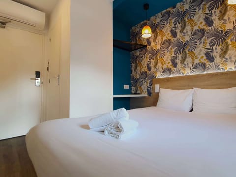 Standard Room, 1 Double Bed | Laptop workspace, soundproofing, free WiFi, bed sheets