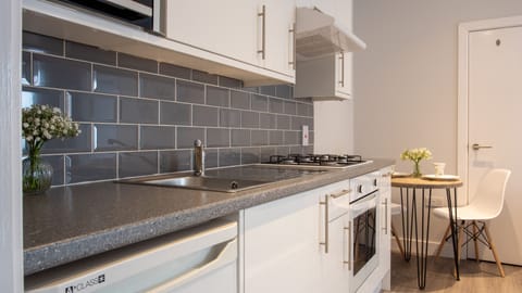 Apartment, Accessible, Private Bathroom | Shared kitchen