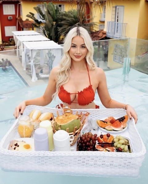 Presidential Suite, Private Pool (del Sol) | Minibar, in-room safe, bed sheets