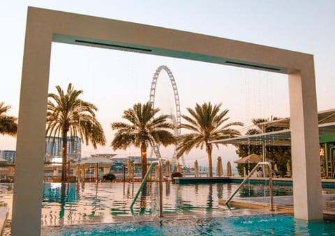 Beach views, serves lunch, dinner, and happy hour
