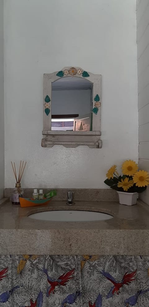 Basic Room | Bathroom | Shower, free toiletries, hair dryer, towels