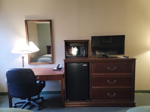 Desk, soundproofing, iron/ironing board, free WiFi