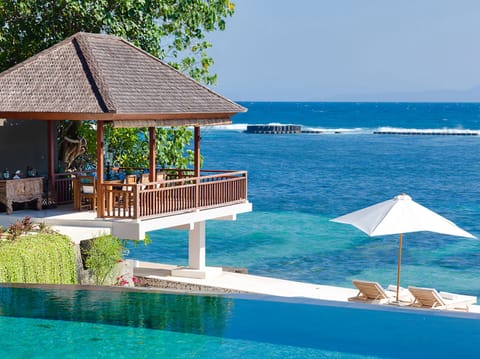 Outdoor pool, pool umbrellas, sun loungers