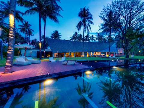 Outdoor pool, pool umbrellas, sun loungers