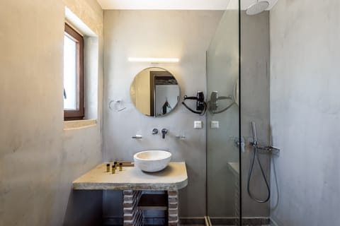 Traditional Duplex, 2 Bedrooms, Balcony, Mountain View (Alexander) | Bathroom