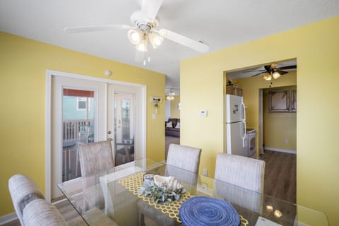 House, 3 Bedrooms, Balcony, Beachside | Dining room