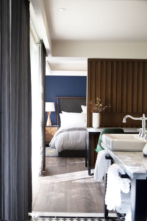 Egyptian cotton sheets, premium bedding, down comforters, pillowtop beds