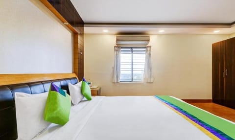 Premium Room | Iron/ironing board, free WiFi, bed sheets