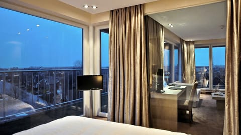 Panorama Suite with balcony "AndMoreSuite+View" | Hypo-allergenic bedding, in-room safe, individually decorated