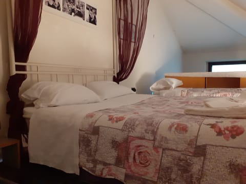 Classic Studio | Desk, iron/ironing board, free WiFi, bed sheets