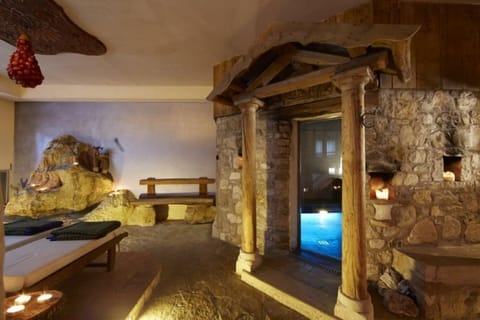 Sauna, hot tub, steam room, body treatments, hot stone massages