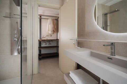 Family Room, Sea View | Bathroom | Shower, hair dryer, bidet, towels