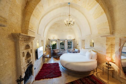 Deluxe Suite | Egyptian cotton sheets, premium bedding, down comforters, pillowtop beds