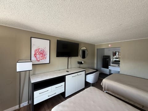 Blackout drapes, free WiFi, bed sheets