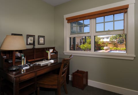 Egyptian cotton sheets, premium bedding, in-room safe